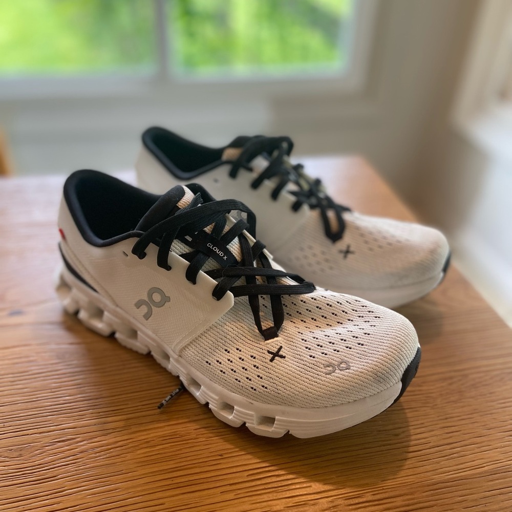 On Running X4 White and Black Sneakers Size 9 Women’s